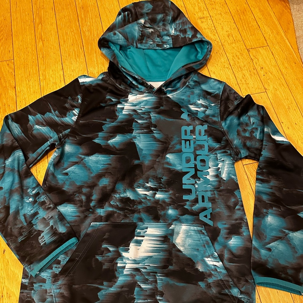 Boys Under Armour hopdie